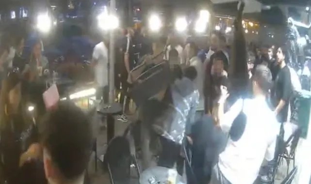 Fatih’te kafe basan gençler husumetlilerine sandalye ve kurusıkı silahla saldırdı