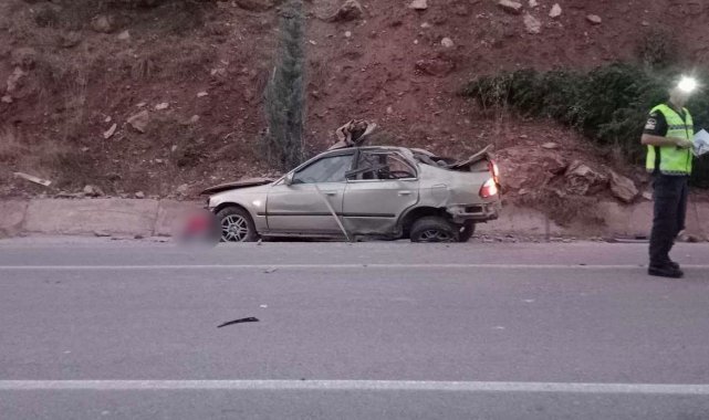 Feci kaza: Otomobil takla attı