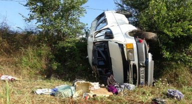 Fındık işçilerini taşıyan minibüs devrildi