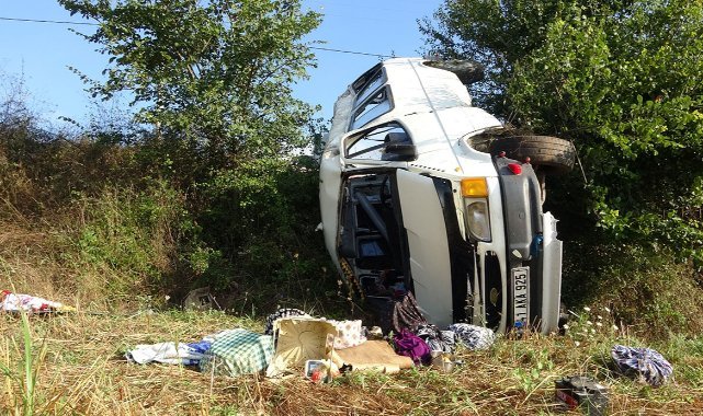 Fındık işçilerini taşıyan minibüs devrildi