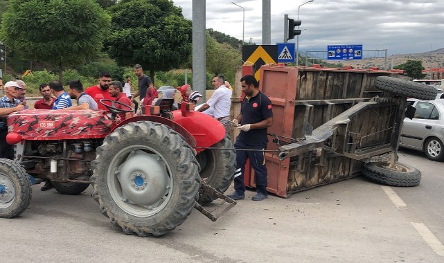Hafif ticari araç traktöre çarptı
