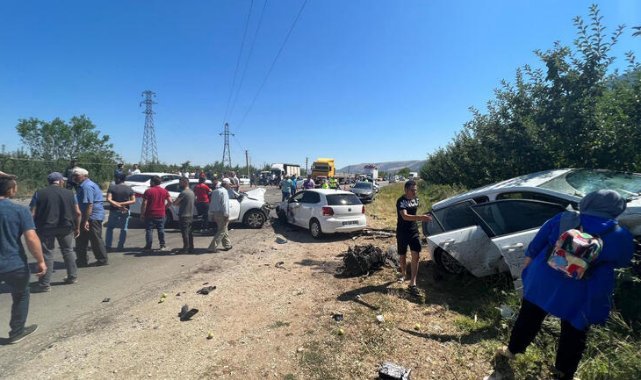 Isparta'da 4 aracın karıştığı zincirleme kaza