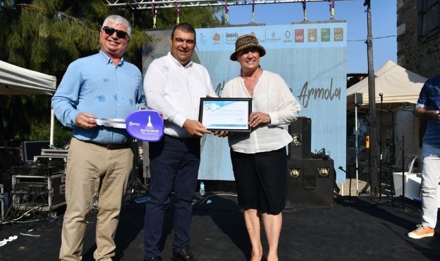 İzmir Büyükşehir Belediyesi'nden Seferhisar Belediyesi'ne otobüs