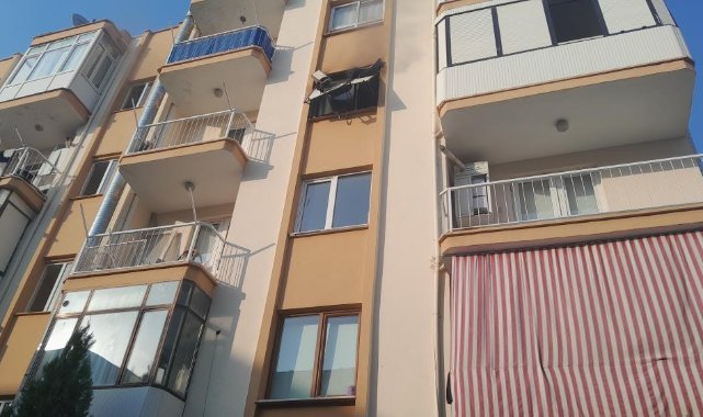 İzmir'de apartman dairesinde korkutan yangın