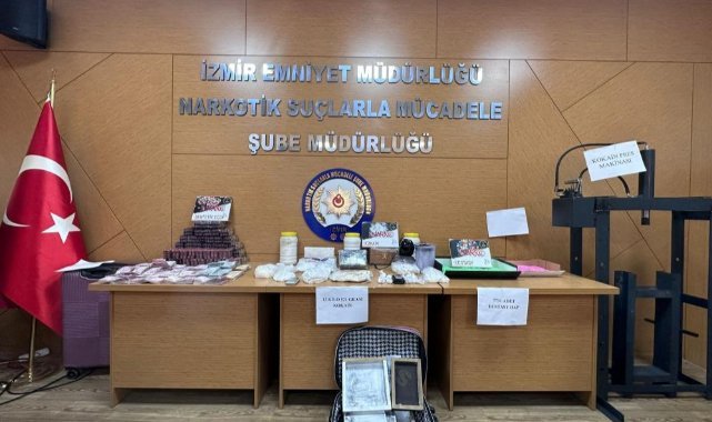 İzmir'de bir evden 13,5 kilogram kokain ve binlerce hap çıktı