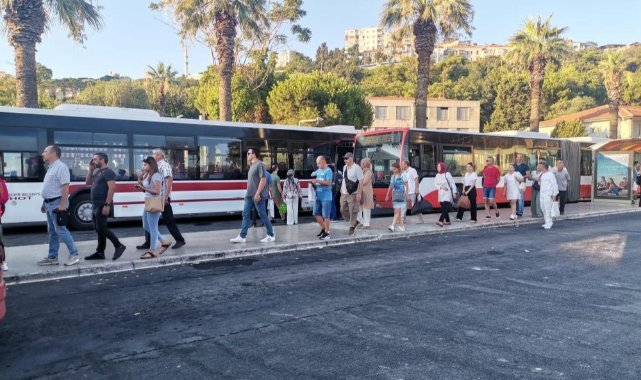 İzmir’de duraklarda ve trafikte grev yoğunluğu