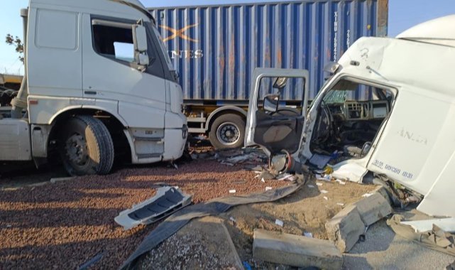 İzmir'de iki tır çarpıştı: 1 yaralı