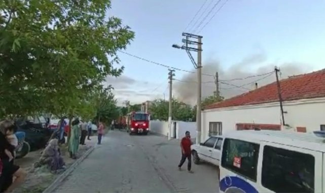 İzmir’de korkutan yangın: 2’si metruk toplam 5 ev zarar gördü