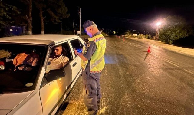 İzmir'de kurallara uymayan 2 bin 744 sürücüye ceza yağdı