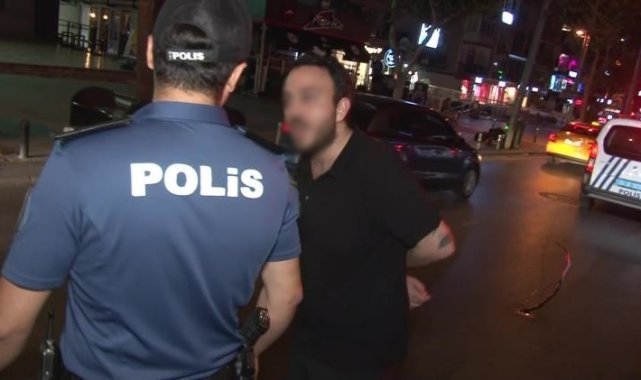 Kadıköy’de denetime takılan alkollü sürücü ve arkadaşı ekiplere zorluk çıkardı