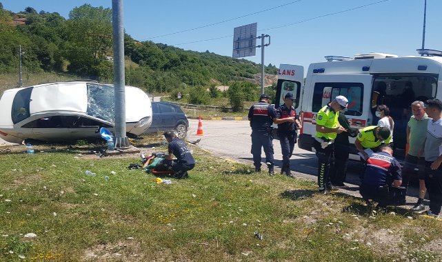 Karabük’te 2 otomobil çarpıştı