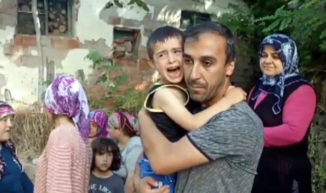 Kastamonu'da 3 ev yandı; oğlunu yangından kurtarırken yaralandı