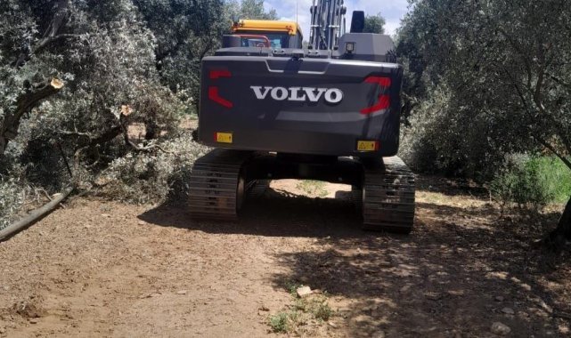 Kepçe ve tırla kaçak kazı yapanlar suçüstü yakalandı