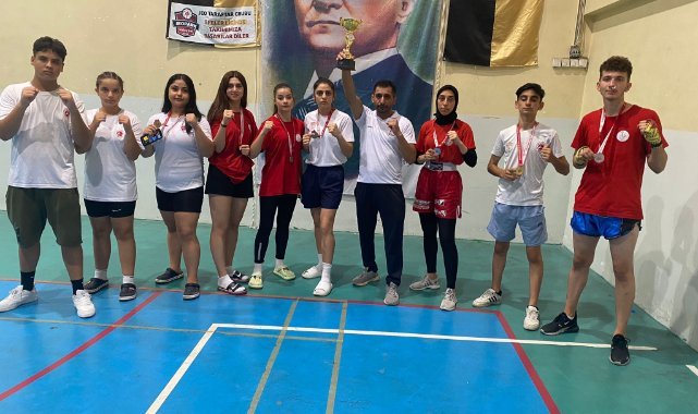 Kickboks’ta Bayraklı farkı: Sporcular madalyalarla döndüler