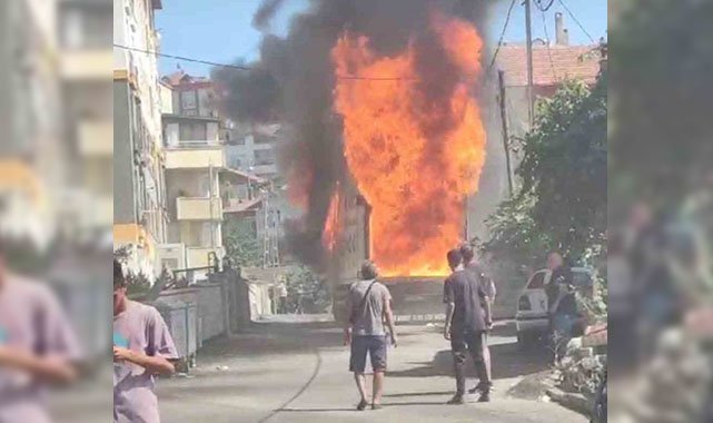 Pendik’te nakliye kamyonu yandı, alevler yan binaya sıçradı