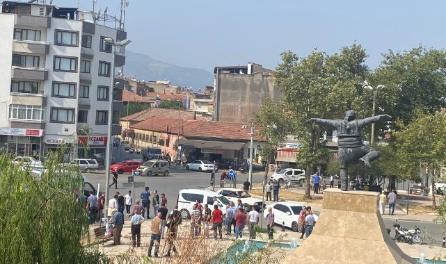 Tire’de husumetli gençlerin kavgası kanlı bitti