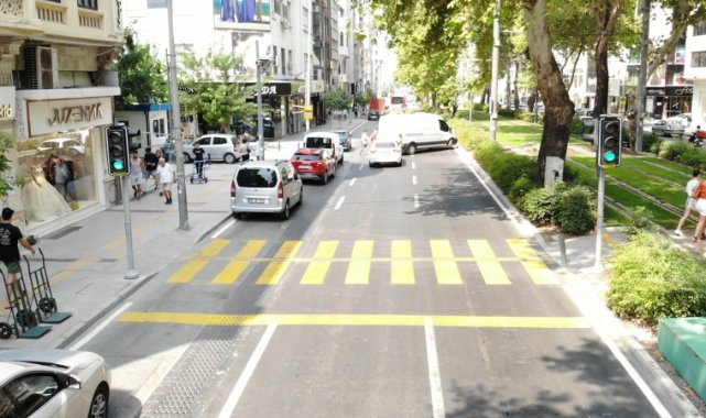 Trafik işaretleri yenileniyor: İzmir trafiğine güvenli dokunuş