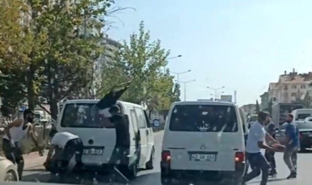 Trafikte tekmeli tokatlı kavga