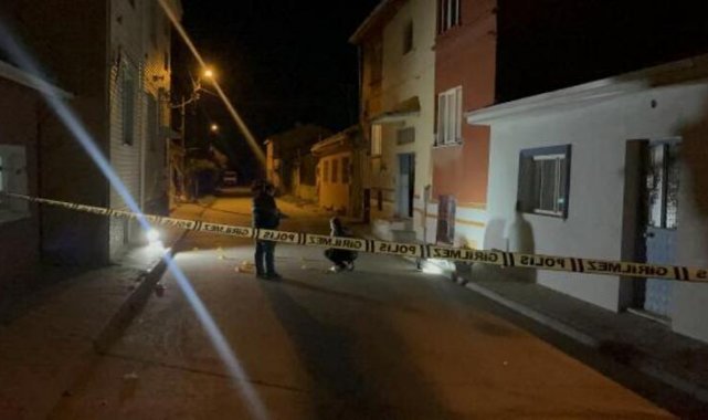 Üvey ağabeyini, annesine olan borcunu ödemediği için öldürmüş