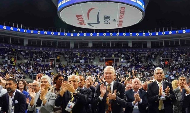 Atatürk Stadyumu önergesi ayakta alkışlandı