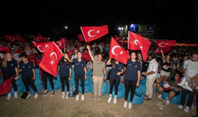 Başkan Soyer “Sultanların” zaferini gençlerle izledi