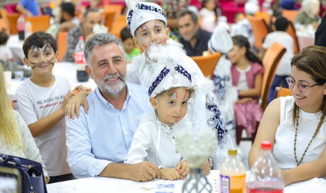 Bayraklı’da sünnet şöleni: 70 çocuk sünnet oldu