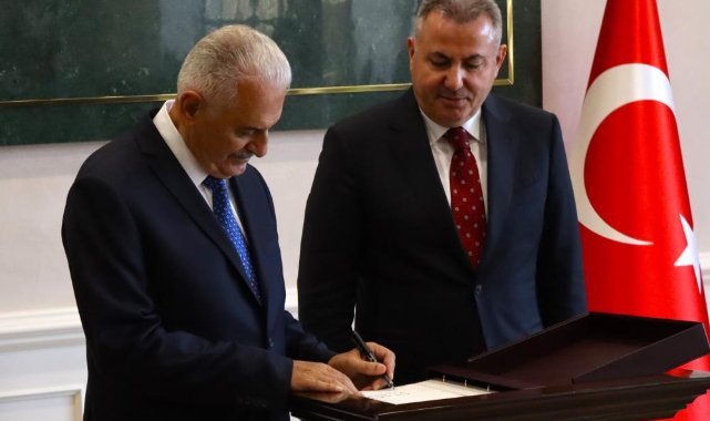 Binali Yıldırım’dan İzmir Valiliğine ziyaret