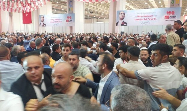 CHP İzmir İl Kongresi Karıştı