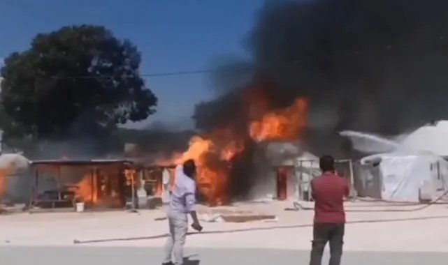 Depremzedelerin çadırlarında yangın