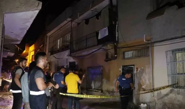 Evinin zili çalınca balkona çıktı, başından vurularak öldü