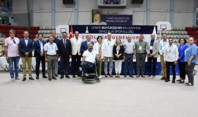 İzmir Büyükşehir Belediyesi Gençlik ve Spor Kulübü'nde bayrak değişimi