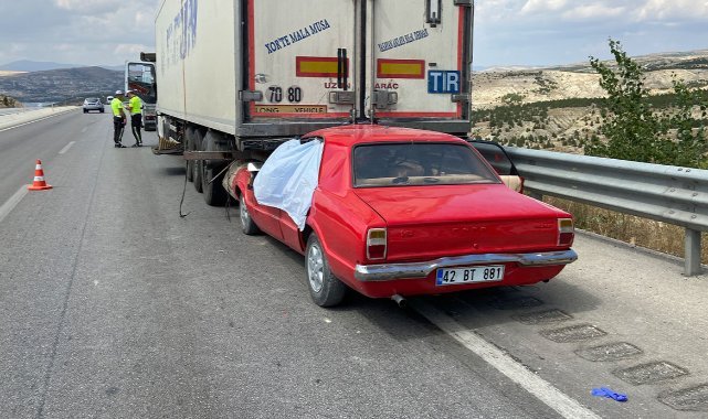 Otomobil tıra arkadan çarptı