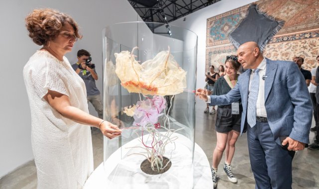 Türkiye’nin ilk Tekstil Bienali İzmir’de açıldı
