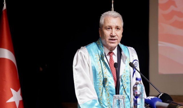 Dr. Koç, “Türkiye olarak dijital teknolojiyi sadece tüketen değil üreten olacağız”