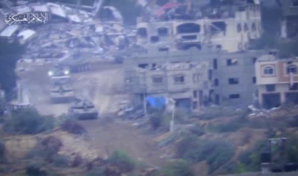 Kassam Tugayları, İsrail askerlerinin bulunduğu cipin roketle vurulduğu görüntüleri yayınladı