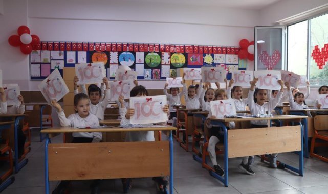 İzmir’de 784 bin öğrenci karne heyecanı yaşadı
