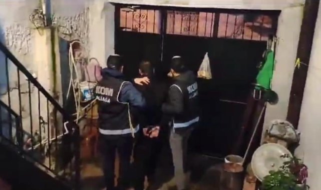 İzmir’in 3 ilçesinde silah tacirlerine darbe: 8 gözaltı
