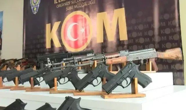 'Kafes-29' operasyonunda ele geçirilen silahlar sergilendi