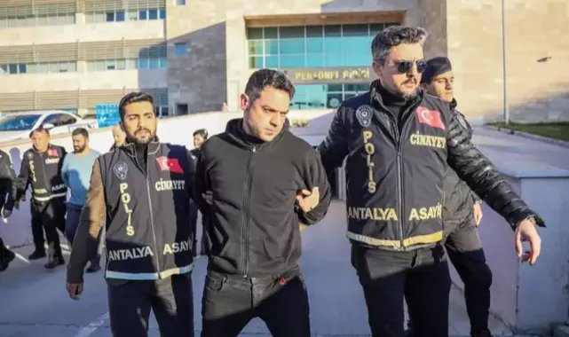 Motokurye ile baldızını öldüren şüpheli, eşi ve arkadaşıyla adliyede