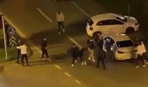 Ümraniye’de kaza sonrası sokak ortasında kavga