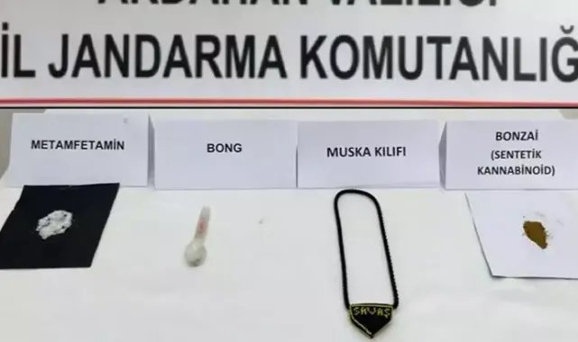 Uyuşturucuyu muska kılıfına saklamış