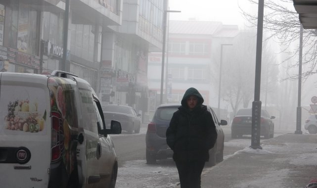 Ardahan eksi 18,6 derece ile buz tuttu