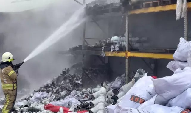 Arnavutköy'de plastik üretim ve depolama imalathanesinde yangın