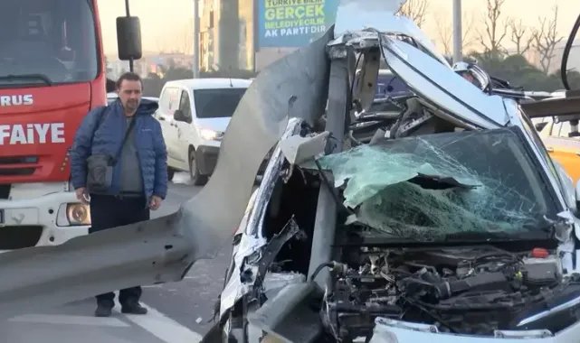 Bağcılar'da hurdaya dönen otomobilde parmağından yaralandı