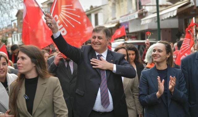 Başkan Tugay'dan Çeşme'ye yatırım sözü