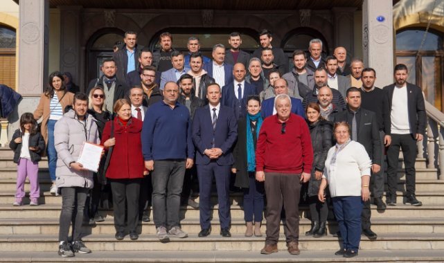 Bornova Belediye Başkan Adayı Ömer EŞKİ, adaylık dosyasını alkışlarla teslim etti