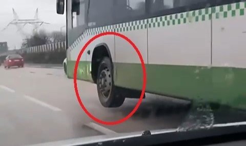 Bursa’da halk otobüs şoförü tek teker sürdü