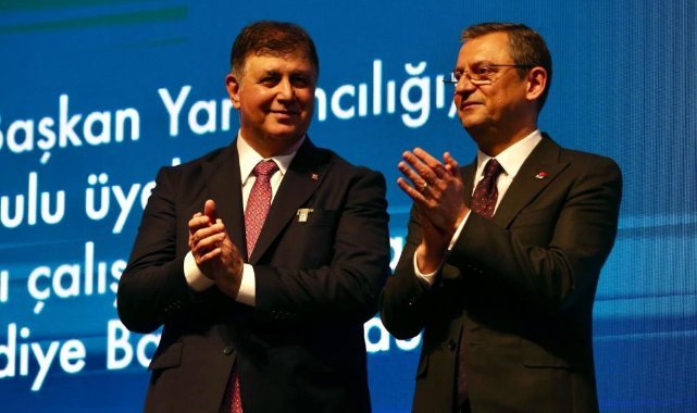 CHP Genel Başkanı Özgür Özel, İzmir'de belediye başkan adaylarını açıkladı