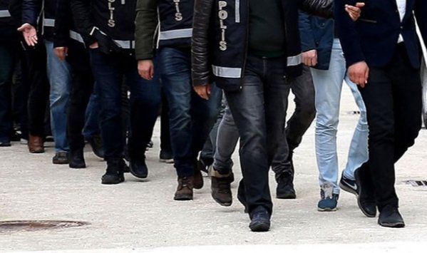 DEAŞ'ın gençlik yapılanmasına İzmir merkezli operasyon: 8 gözaltı