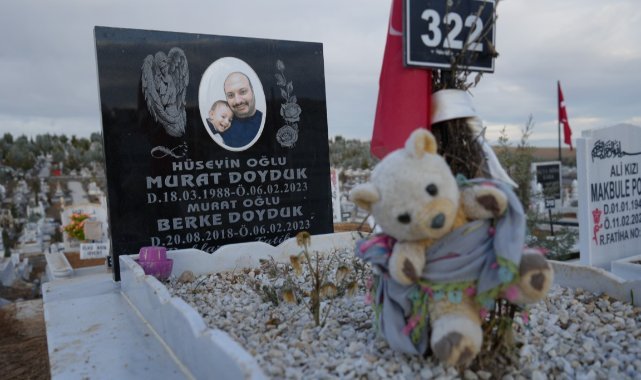 Deprem mezarlıklarında yas ve gözyaşı